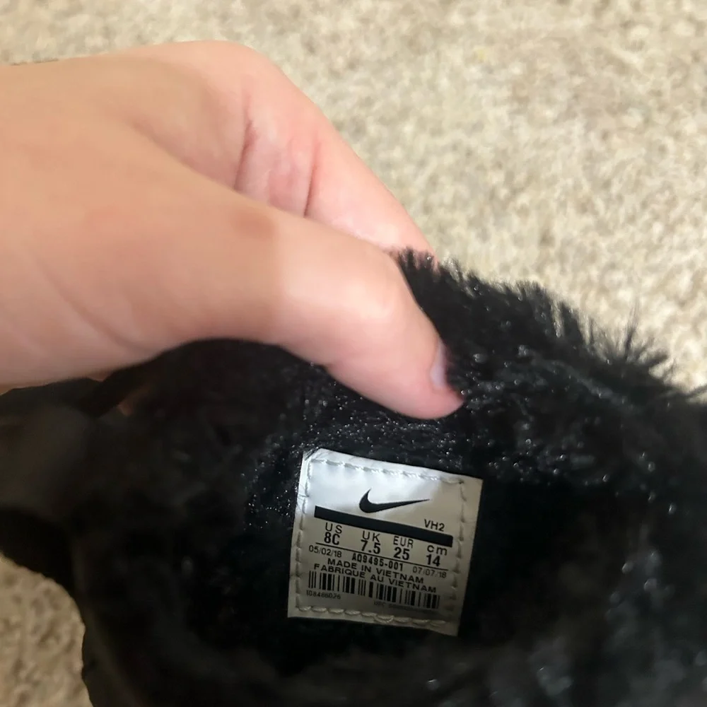 Toddler Nike Venture Black Fur Boot Unisex Size 8C Lace Up Outdoor Winter Snow